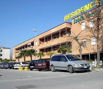 伊索拉豪园西塞内罗公寓 公寓式酒店 比萨